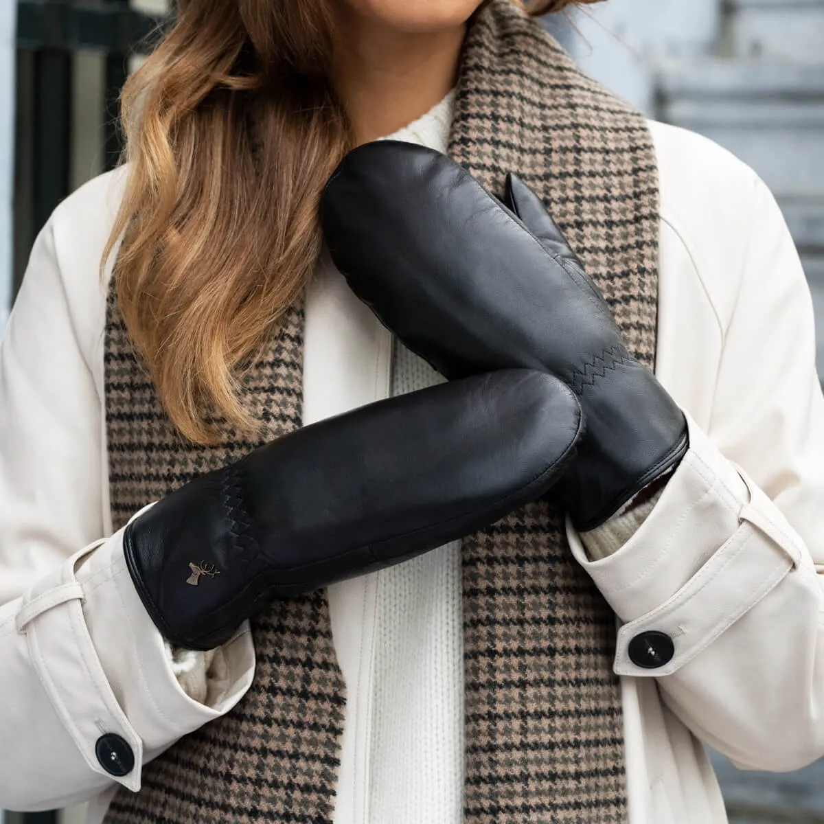 Mia – stylish leather mittens with luxurious lambswool lining & touchscreen feature