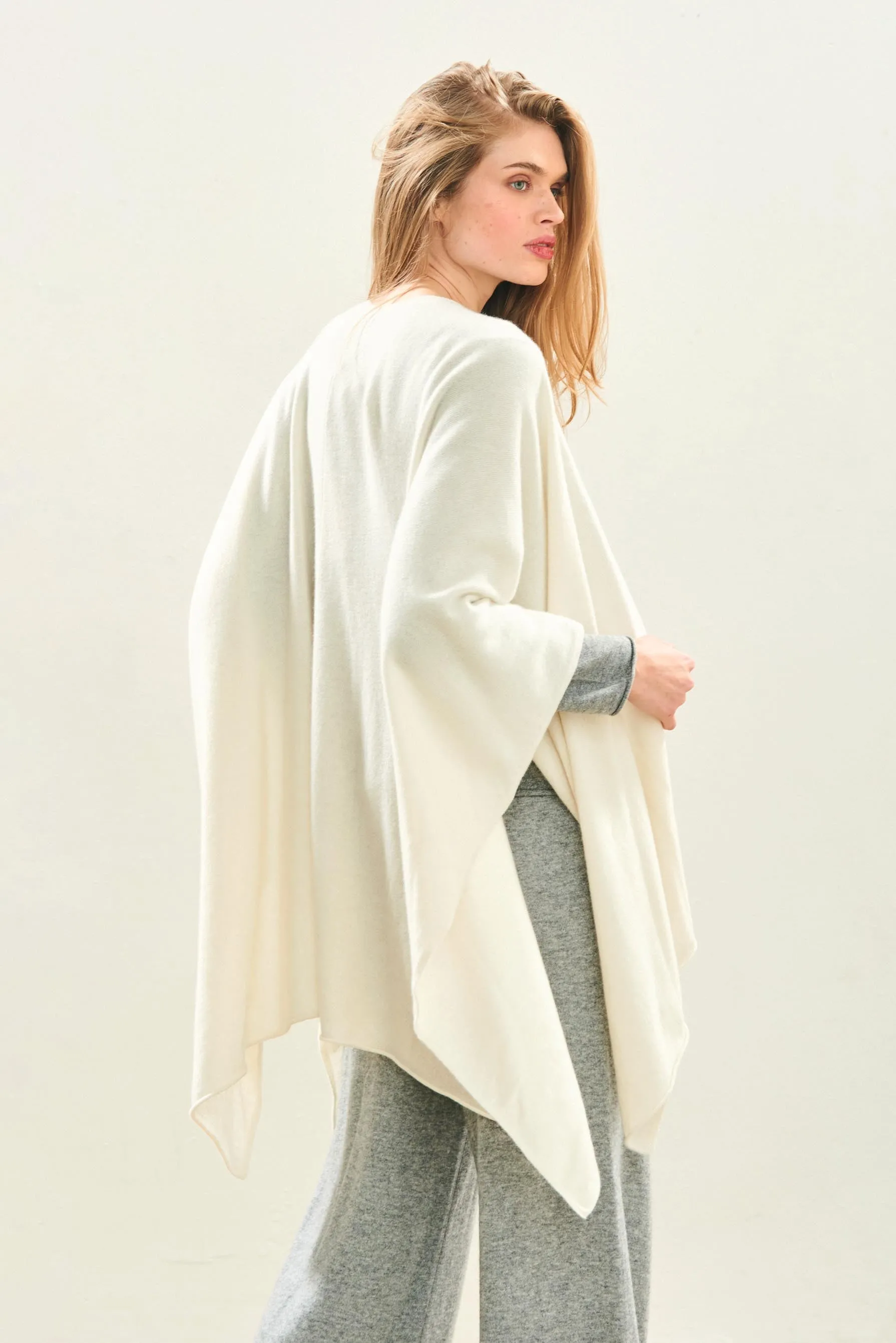 Plain Cashmere Wrap in Cream