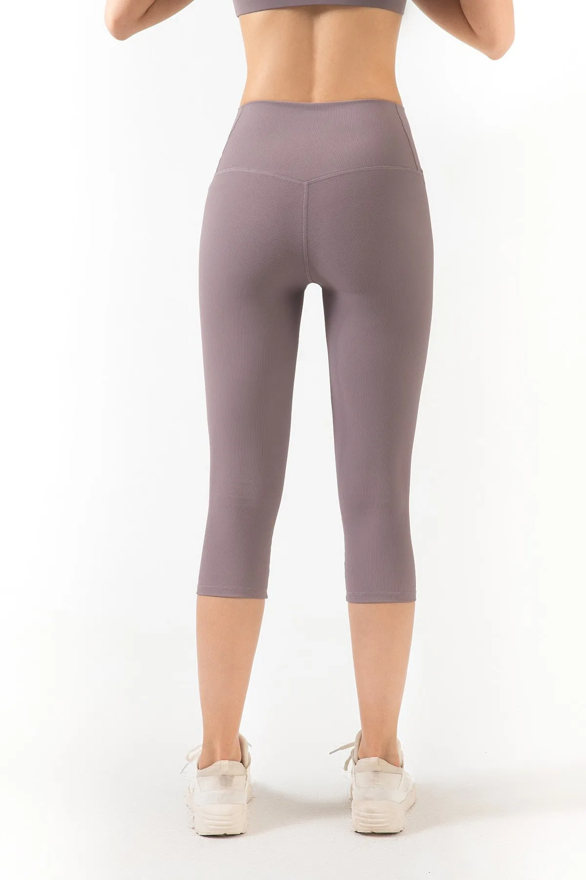 Ribbed Seamless Capri Leggings