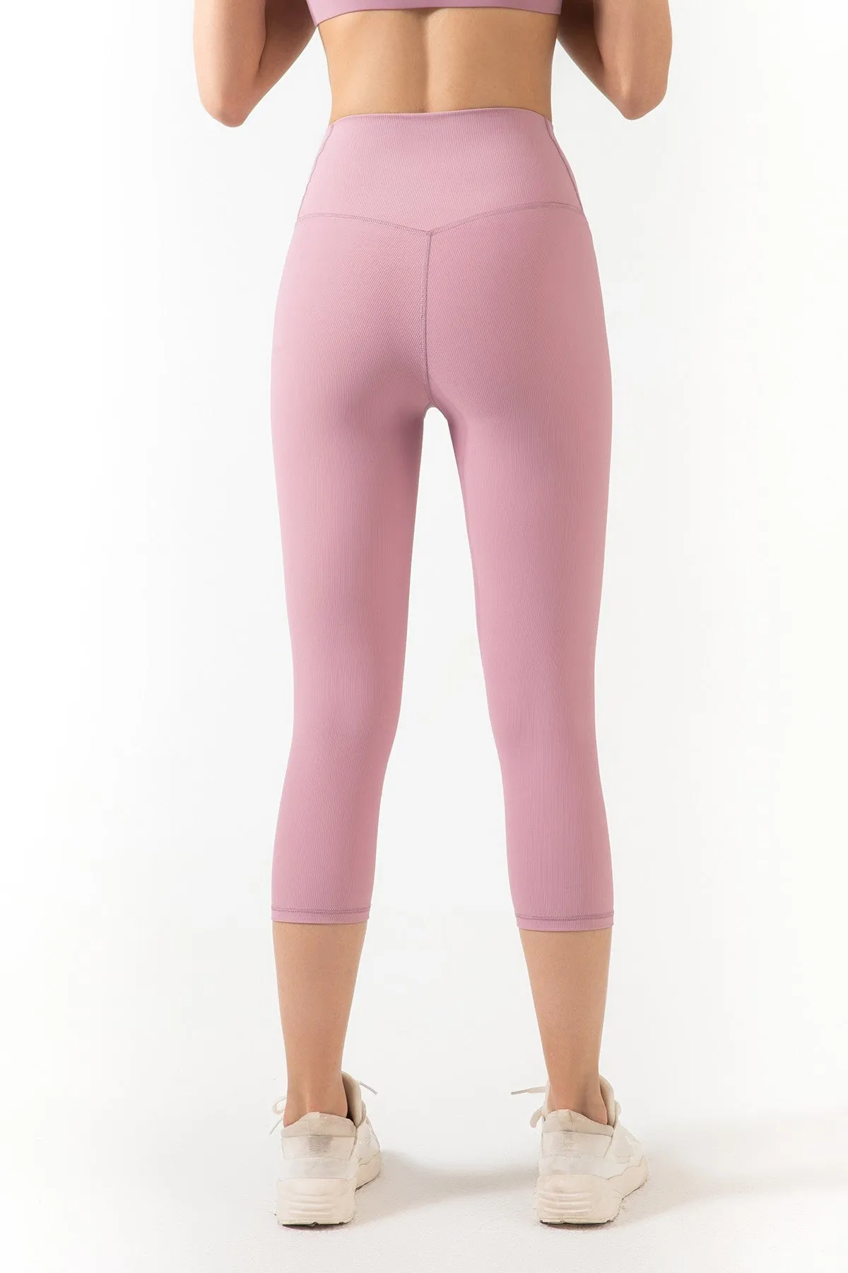 Ribbed Seamless Capri Leggings