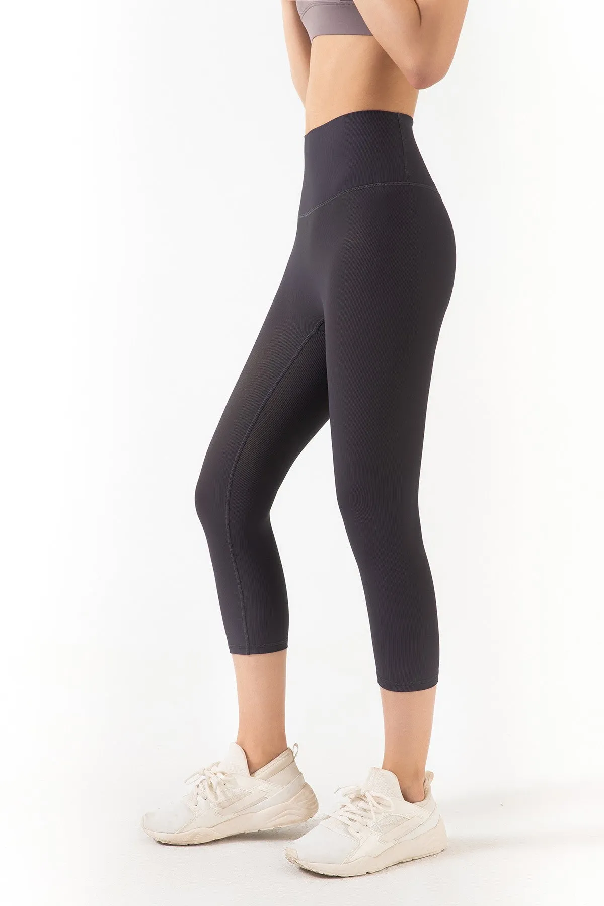 Ribbed Seamless Capri Leggings